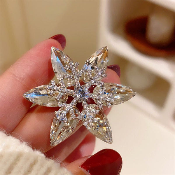 Light Luxury Corsage Premium French Court Pentagram Rotating Brooch Temperament Fashion Crystal Snowflake Pin