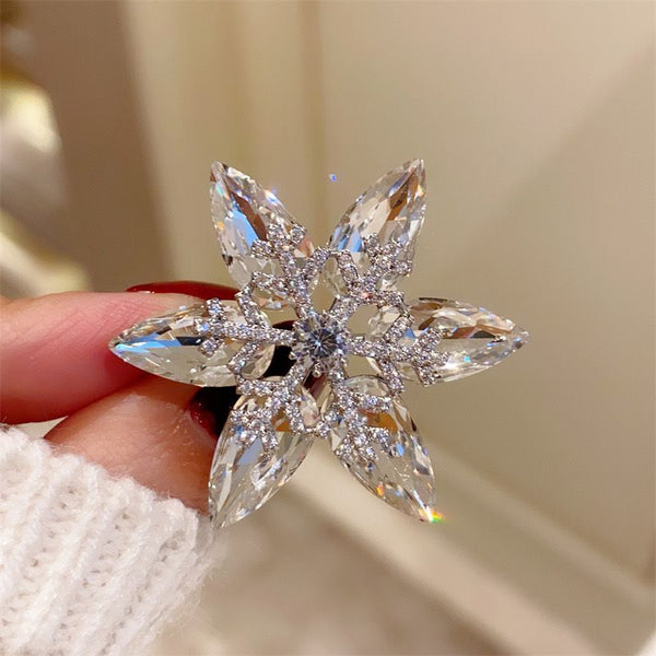 Light Luxury Corsage Premium French Court Pentagram Rotating Brooch Temperament Fashion Crystal Snowflake Pin