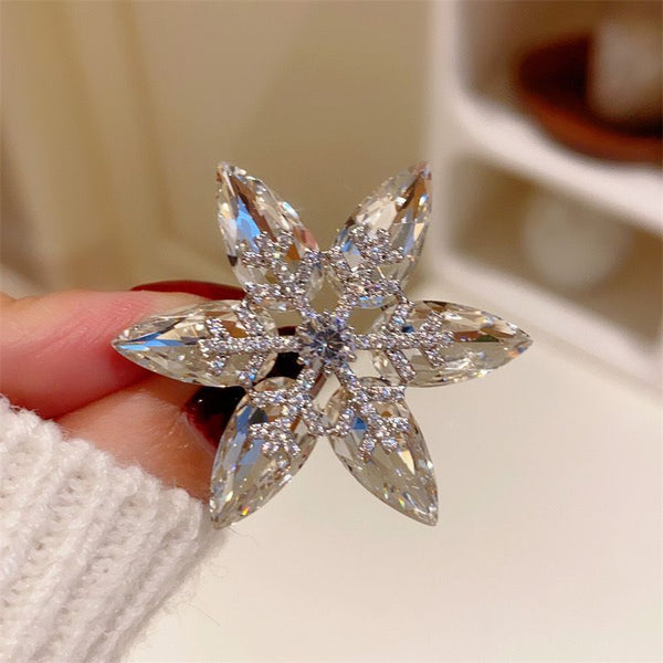 Light Luxury Corsage Premium French Court Pentagram Rotating Brooch Temperament Fashion Crystal Snowflake Pin