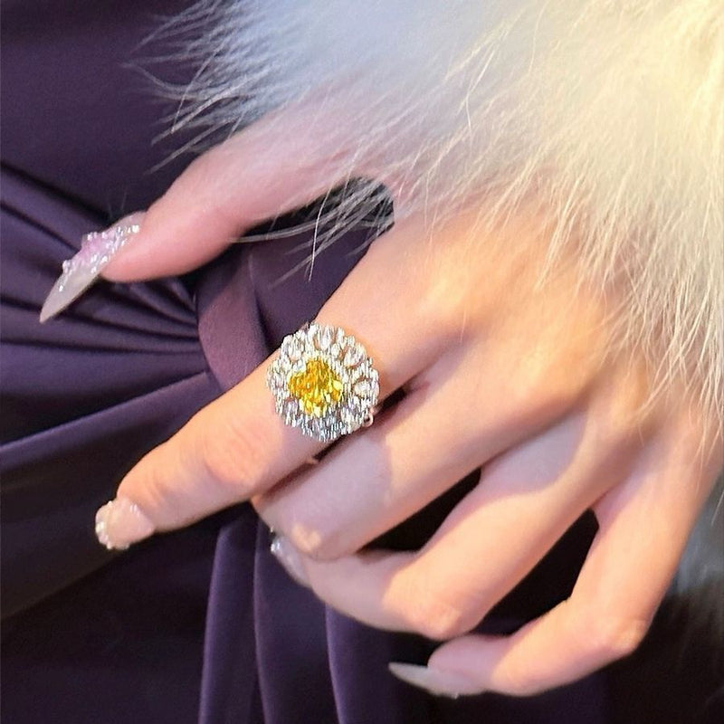 Muse Heavy Industries Sunflower Rhinestone Creative Personality Ring Niche Design Bright Light Luxury Premium Ring Female