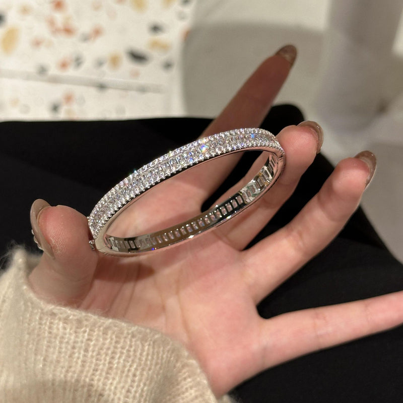 High precision T-shaped diamond bracelet with full refractive arrangement and luxurious inlaid heavy industry exquisite high-end bracelet