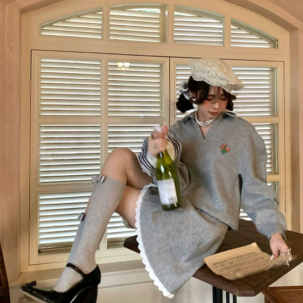 Fashion three-color gray vertical strip thin thin and thin versatile bow catwalk mid-tube stacking socks