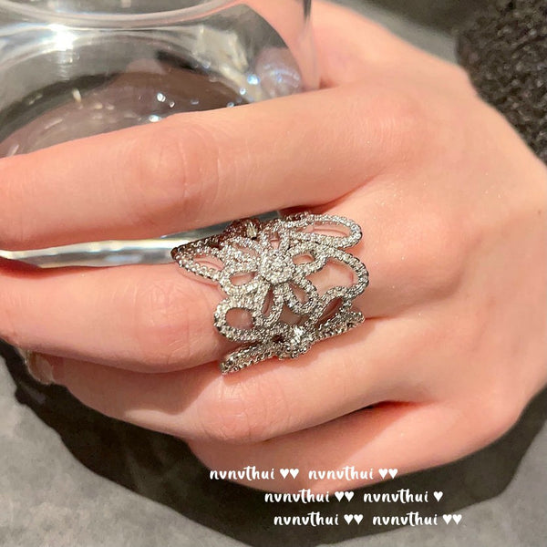 Miss Alice Flower Gemstone Ring Handheld Flower Plated 18K Gold Romantic Flower Sea Zircon Pearl Ring
