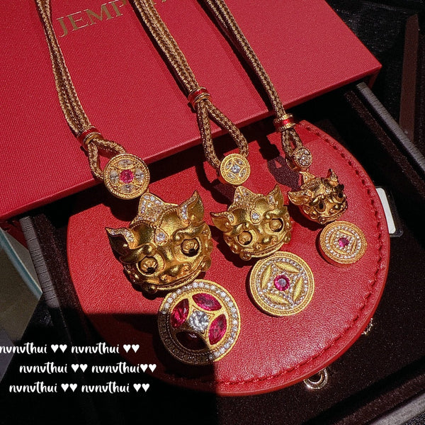 Ancient gold chiseled copper coins, dynamic Pixiu sparkling diamond pendant necklace, eyes moving Chinese necklace