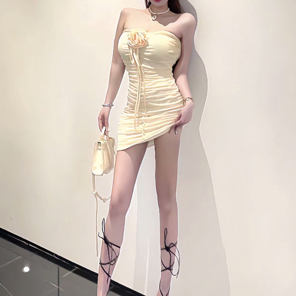 Pure desire, sexy flower decoration, neck hanging, pleated suspender, hip hugging, strapless dress, female design, niche, sweet and spicy girl