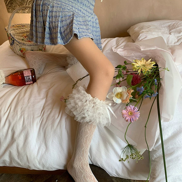 Fashion niche lace new products * cake doll * French romantic pleated mesh lace socks medium tube socks