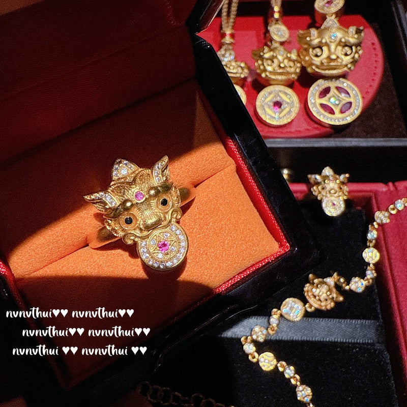 Ancient gold chiseled copper coins, dynamic Pixiu sparkling diamond pendant necklace, eyes moving Chinese necklace