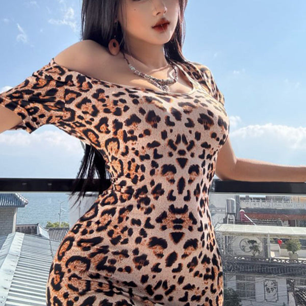 Pure desire style sexy spicy girl leopard print low cut hanging neck tie backless pleated mini dress anchor short skirt