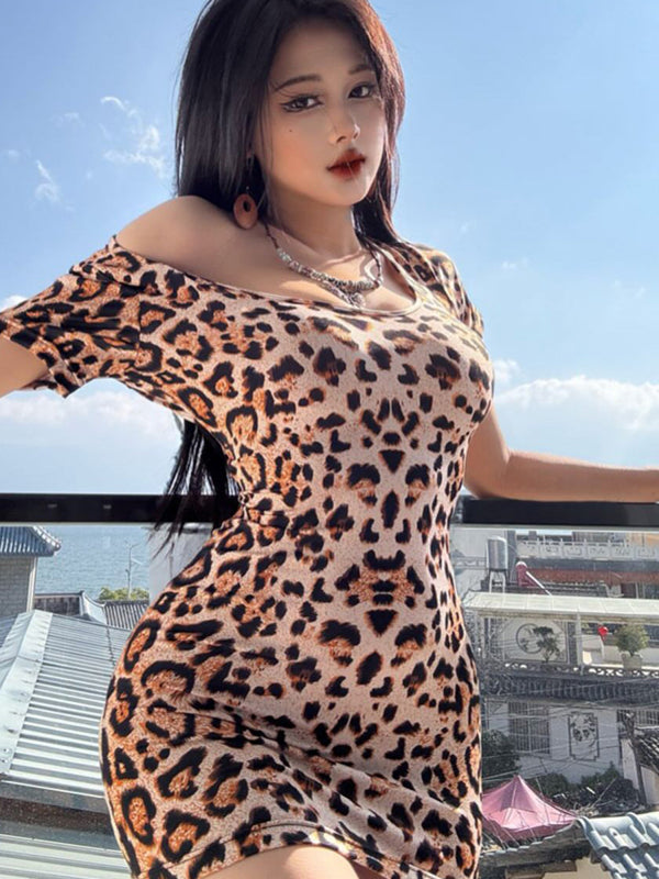 Pure desire style sexy spicy girl leopard print low cut hanging neck tie backless pleated mini dress anchor short skirt