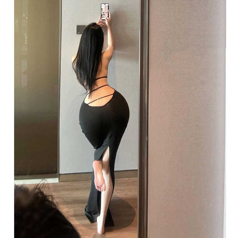 Sexy and spicy girl hanging neck, backless suspender dress, women's summer pure desire style, slim fit and slimming, hip hugging slit long skirt