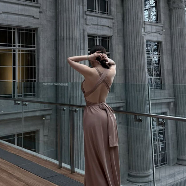 Sexy and spicy girl with low cut, backless, hanging neck dress, women's slim fit, beach vacation, slimming, hip hugging long dress