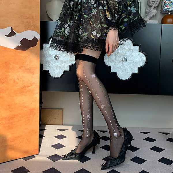 2025 autumn new French retro romantic light luxury elegant Hepburn style black with diamond vertical pantyhose women