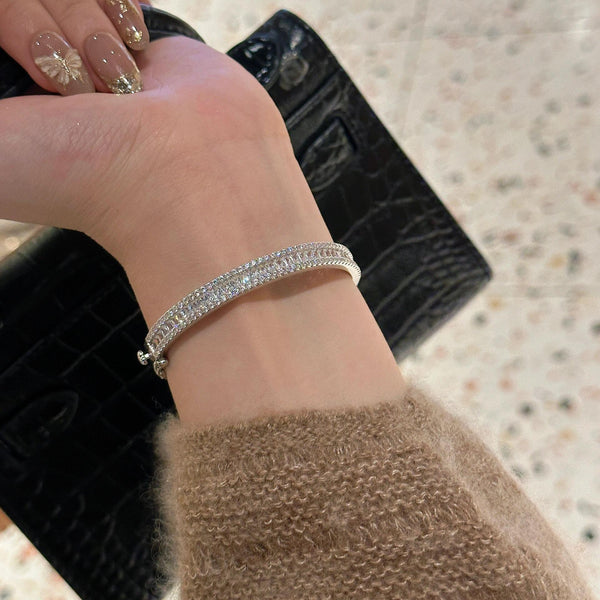 High precision T-shaped diamond bracelet with full refractive arrangement and luxurious inlaid heavy industry exquisite high-end bracelet