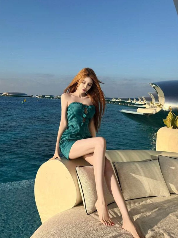 Sexy green hollowed out strapless dress with butterfly bow and hollowed out white French style light luxury socialite style hip hugging short skirt