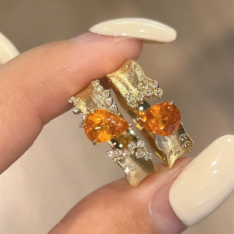 Medieval brushed zircon Fanta ring, women's wide light luxury niche opening design, index finger ring, exquisite high-end ring.