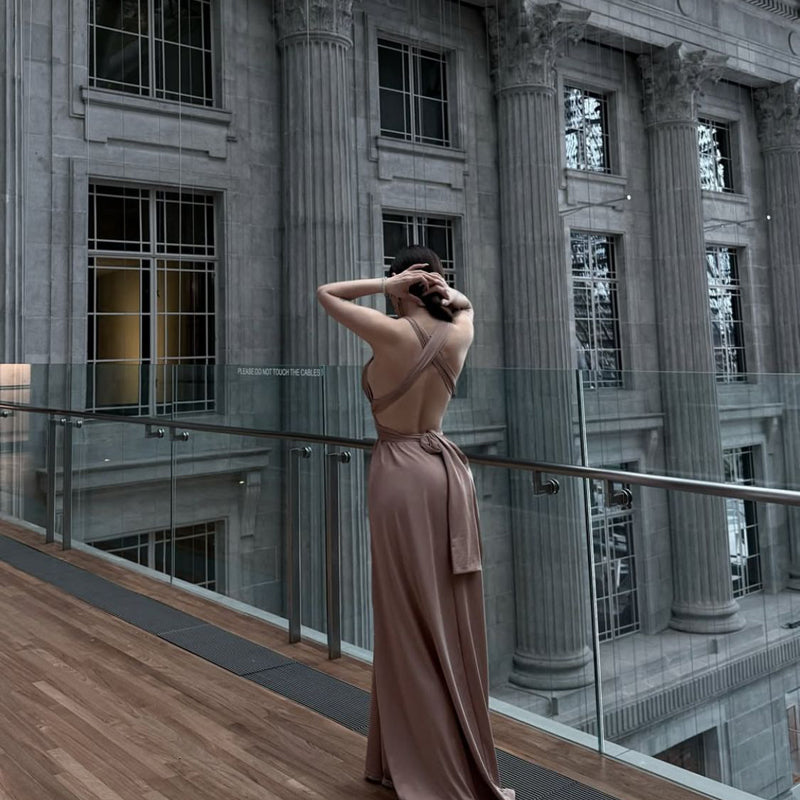 Sexy and spicy girl with low cut, backless, hanging neck dress, women's slim fit, beach vacation, slimming, hip hugging long dress