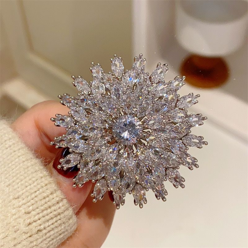 Snowflake Heavy Industry Multi-layer Temperament High-end Three-dimensional Zircon Luxury Brooch Brooch Brooch Fashion Coat Suit Accessories Pin