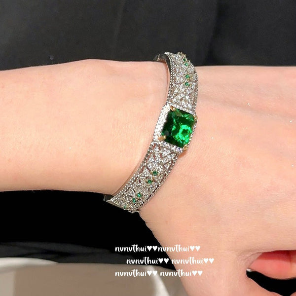 Textured Carved Gold Peacock Green Firework Zircon Bracelet Antique Feel 18K Gold Plated Honeycomb Emerald Zircon Bracelet